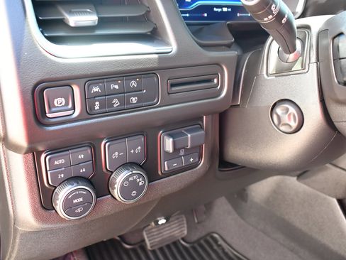 Used 2024 Chevrolet Tahoe Z71 w/ Z71 Off-Road Package AWD/4WD image 15