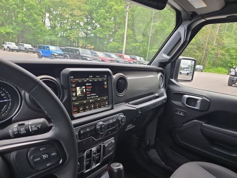 Used 2023 Jeep Wrangler Unlimited w/ Sun & Screen Package AWD/4WD image 17