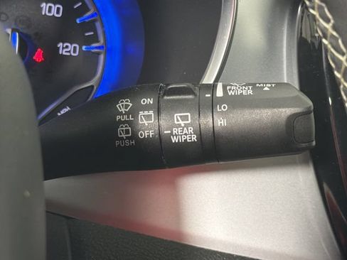 Used 2025 Chrysler Pacifica Limited FWD image 15