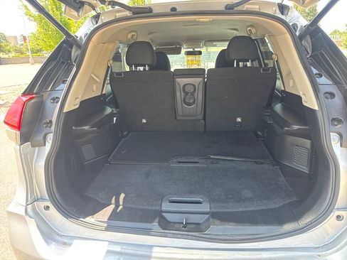 Used 2018 Nissan Rogue SV FWD image 18