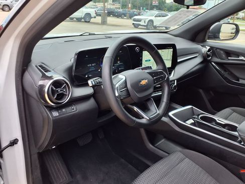 Used 2025 Chevrolet Equinox LT FWD image 23