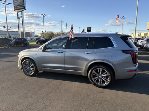 Used 2025 Cadillac XT6 Premium Luxury image 8