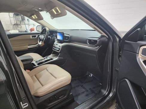 Used 2023 Ford Explorer XLT w/ Equipment Group 202A AWD/4WD image 33