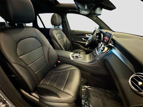 Used 2017 Mercedes-Benz GLC 300 4MATIC image 30