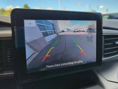 Used 2022 Ford Explorer XLT w/ Equipment Group 202A image 22