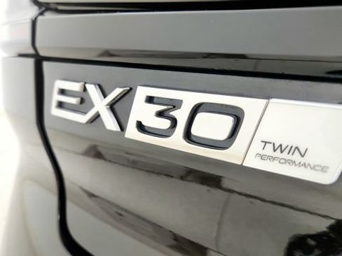 Used 2025 Volvo EX30 Plus w/ Protection Package Premier AWD/4WD image 33
