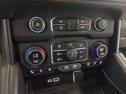 Used 2023 Chevrolet Suburban Premier AWD/4WD image 25