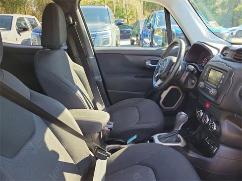 Used 2017 Jeep Renegade Latitude image 32