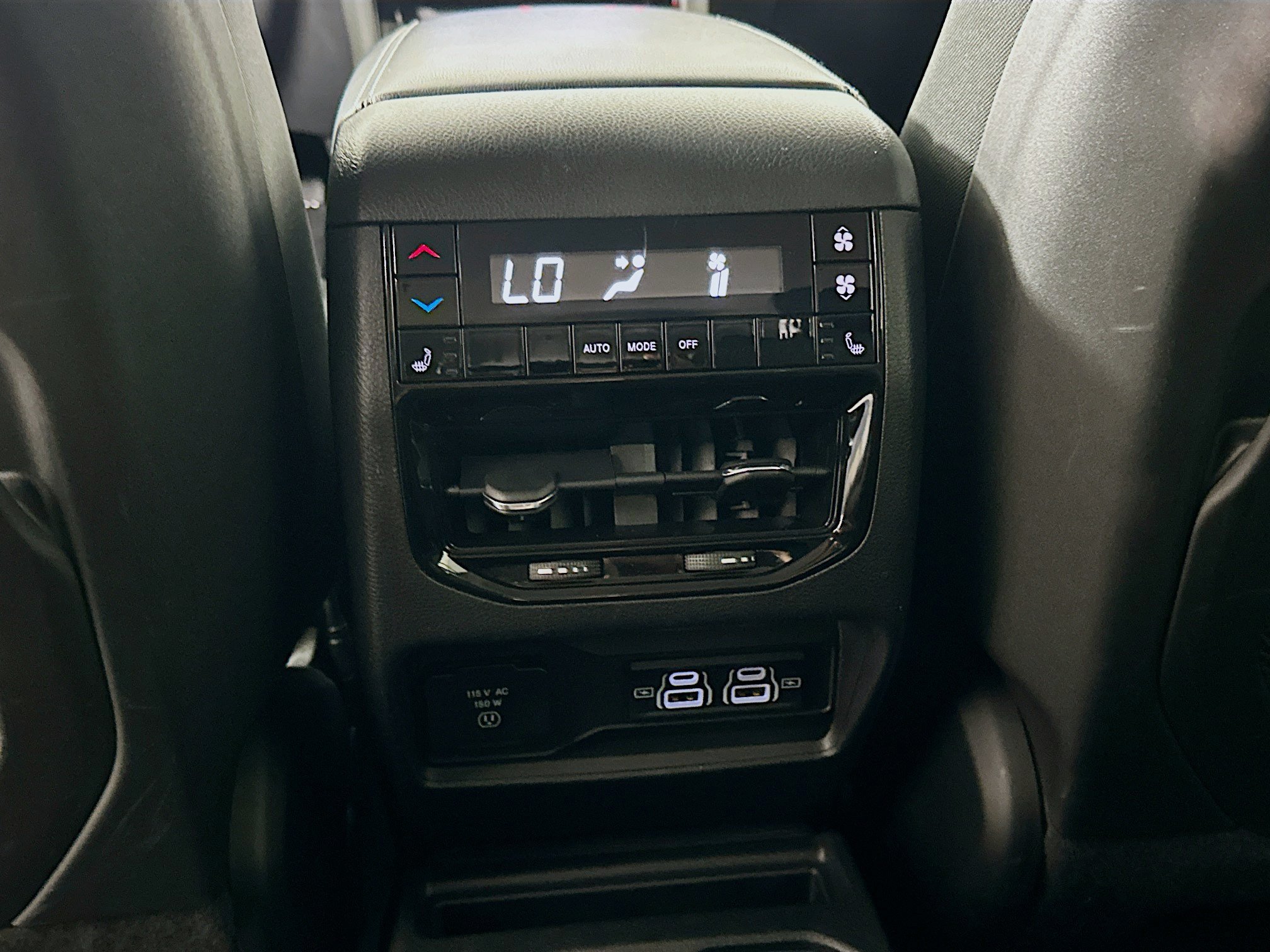 Used 2023 Jeep Grand Cherokee L Limited AWD/4WD image 27