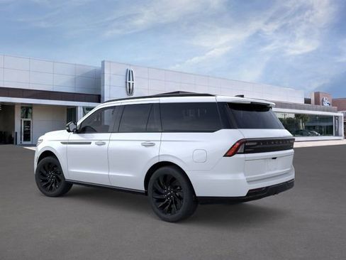 New 2026 Lincoln Navigator Reserve w/ Jet Appearance Package AWD/4WD image 5