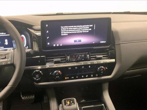 New 2026 Nissan Pathfinder SL image 6