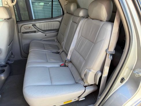 Used 2004 Toyota Sequoia Limited RWD image 12