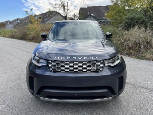 Used 2025 Land Rover Discovery S image 3