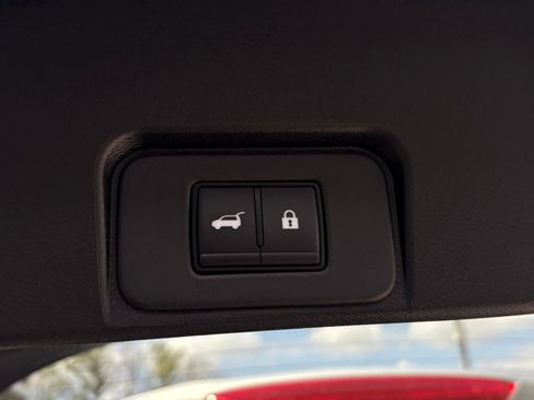 Used 2025 Nissan Rogue SV image 27