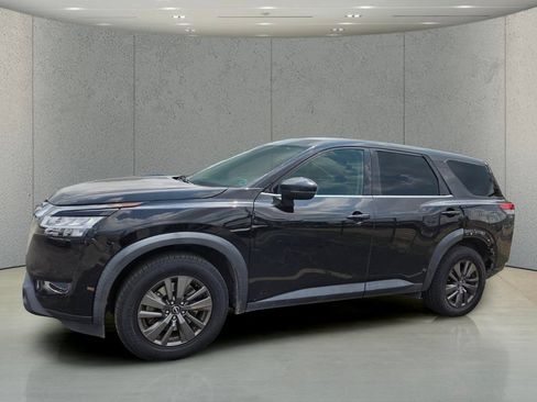 Used 2022 Nissan Pathfinder S FWD image 2