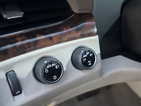 Used 2015 Cadillac Escalade ESV Premium image 13