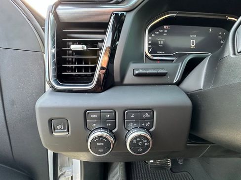 Used 2025 GMC Sierra 1500 Denali Ultimate image 3