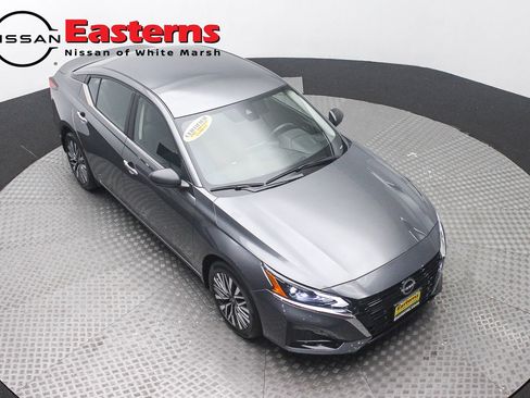 Used 2024 Nissan Altima 2.5 SV AWD/4WD image 3