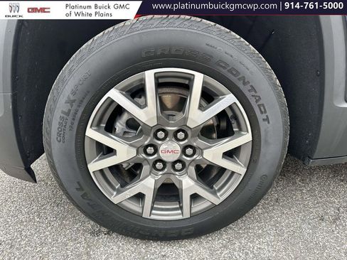 Used 2023 GMC Acadia SLE image 10