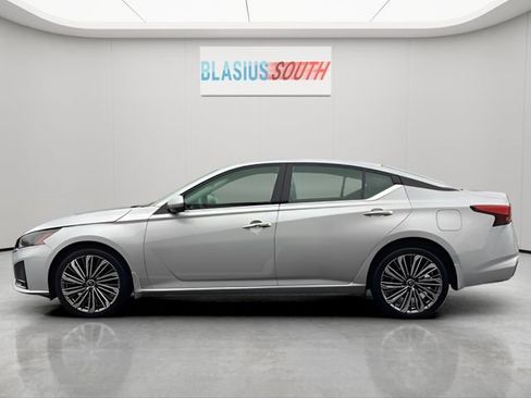 Used 2023 Nissan Altima 2.5 SL AWD/4WD image 6