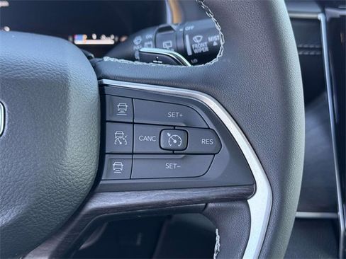 New 2025 Jeep Grand Cherokee L Limited w/ Luxury Tech Group II image 9