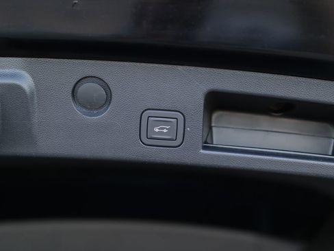 Used 2025 Chevrolet Equinox LT w/ Convenience Package II FWD image 30