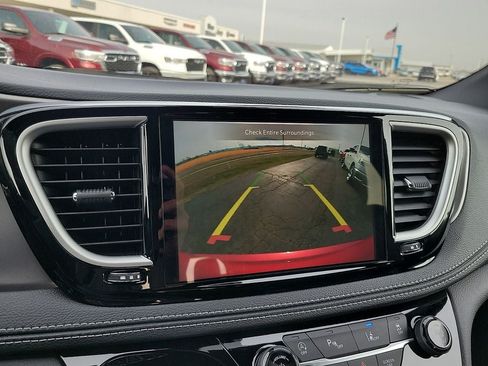 New 2026 Chrysler Pacifica Select FWD image 18