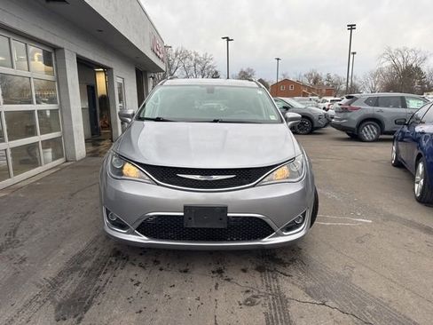 Used 2020 Chrysler Pacifica Touring-L image 7