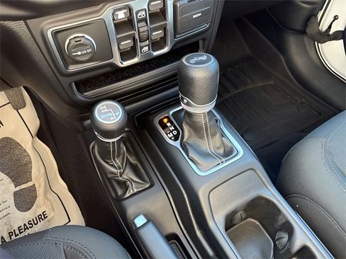 Used 2021 Jeep Wrangler Unlimited Sahara w/ Uconnect 4C Nav & Sound Group image 16