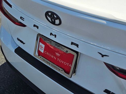 Used 2025 Toyota Camry SE w/ Convenience Package FWD image 13