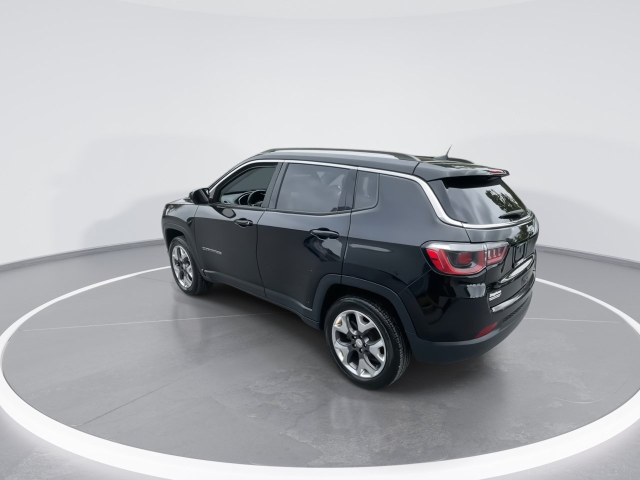 Used 2018 Jeep Compass Limited w/ Navigation Group AWD/4WD image 13