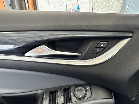 Used 2020 Buick Enclave Essence AWD/4WD image 37