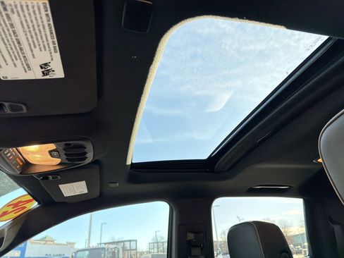 Used 2024 GMC Canyon Denali image 28