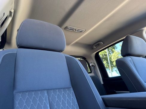 Used 2022 Nissan Titan SV image 19