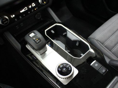 New 2025 Mitsubishi Outlander SE image 14