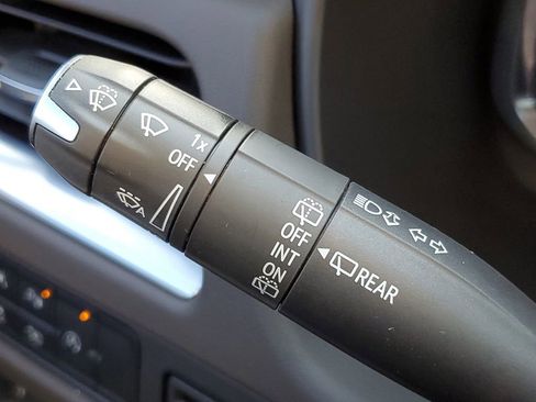 Certified 2024 GMC Yukon SLT w/ SLT Luxury Package image 15