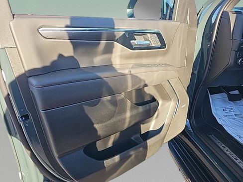 New 2026 Chevrolet Suburban RST w/ RST Capability Package image 19