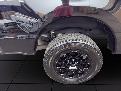 Used 2024 Ford F250 Lariat w/ Black Appearance Package image 25
