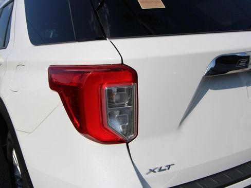 Used 2023 Ford Explorer XLT w/ Equipment Group 202A AWD/4WD image 12