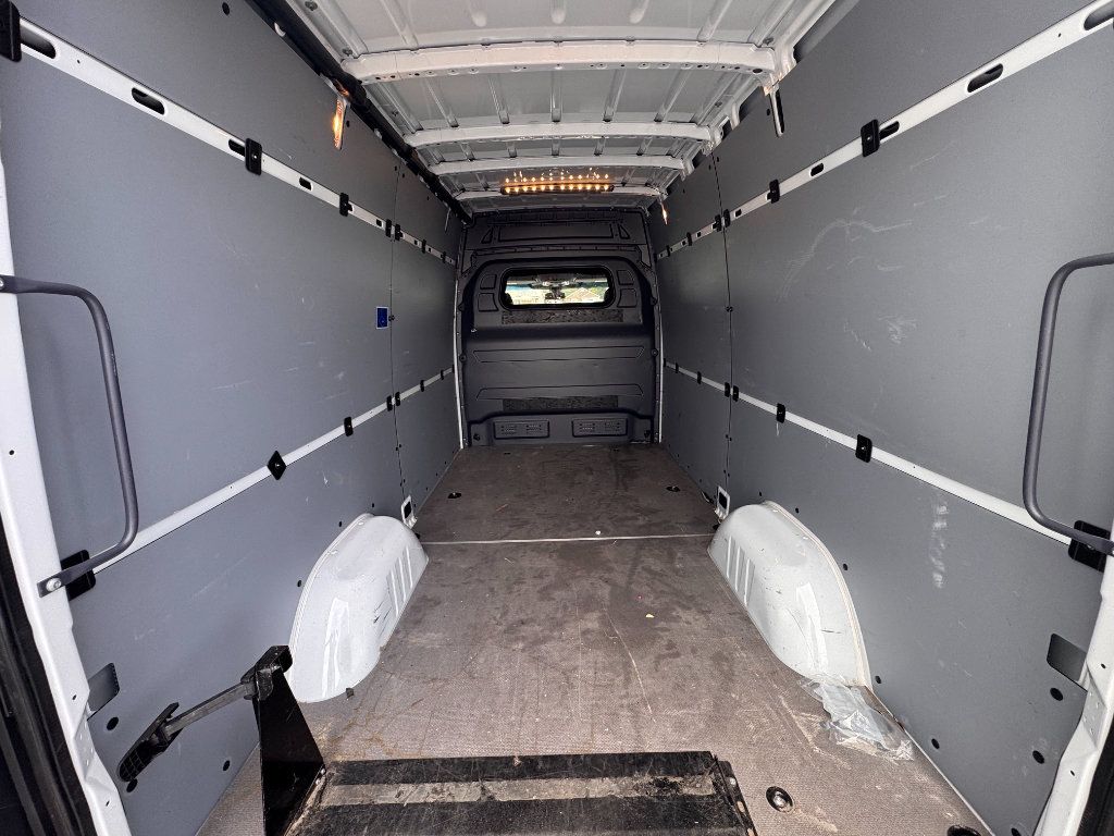 Used 2024 Mercedes-Benz Sprinter 2500 image 27