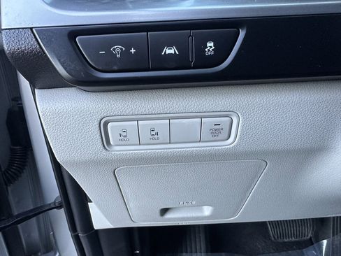 Used 2023 Kia Carnival LX FWD image 11