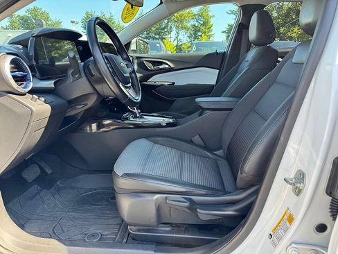 Certified 2024 Chevrolet Trax LT w/ Driver Confidence Package FWD image 16