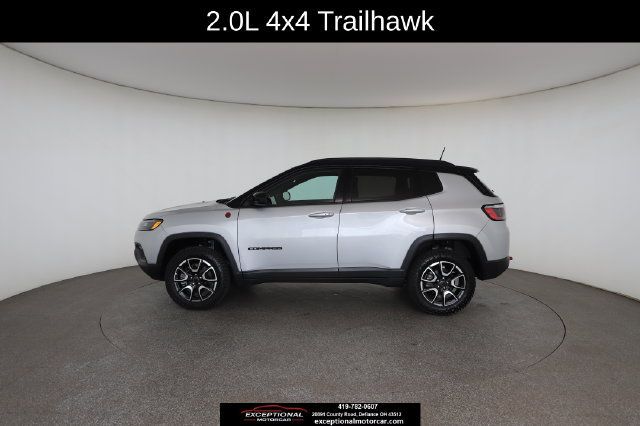 Used 2025 Jeep Compass Trailhawk AWD/4WD image 8