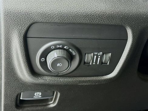 Used 2023 Jeep Grand Cherokee L Limited AWD/4WD image 11