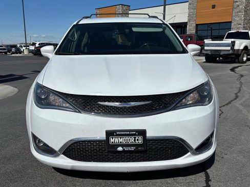 Used 2020 Chrysler Pacifica Touring-L Plus FWD image 2