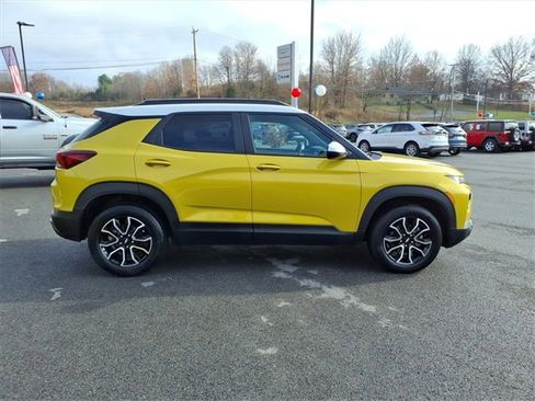 Used 2023 Chevrolet TrailBlazer ACTIV w/ Sun and Liftgate Package image 3