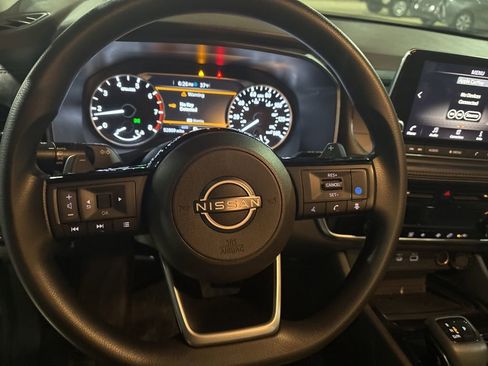 Used 2022 Nissan Rogue SV image 13