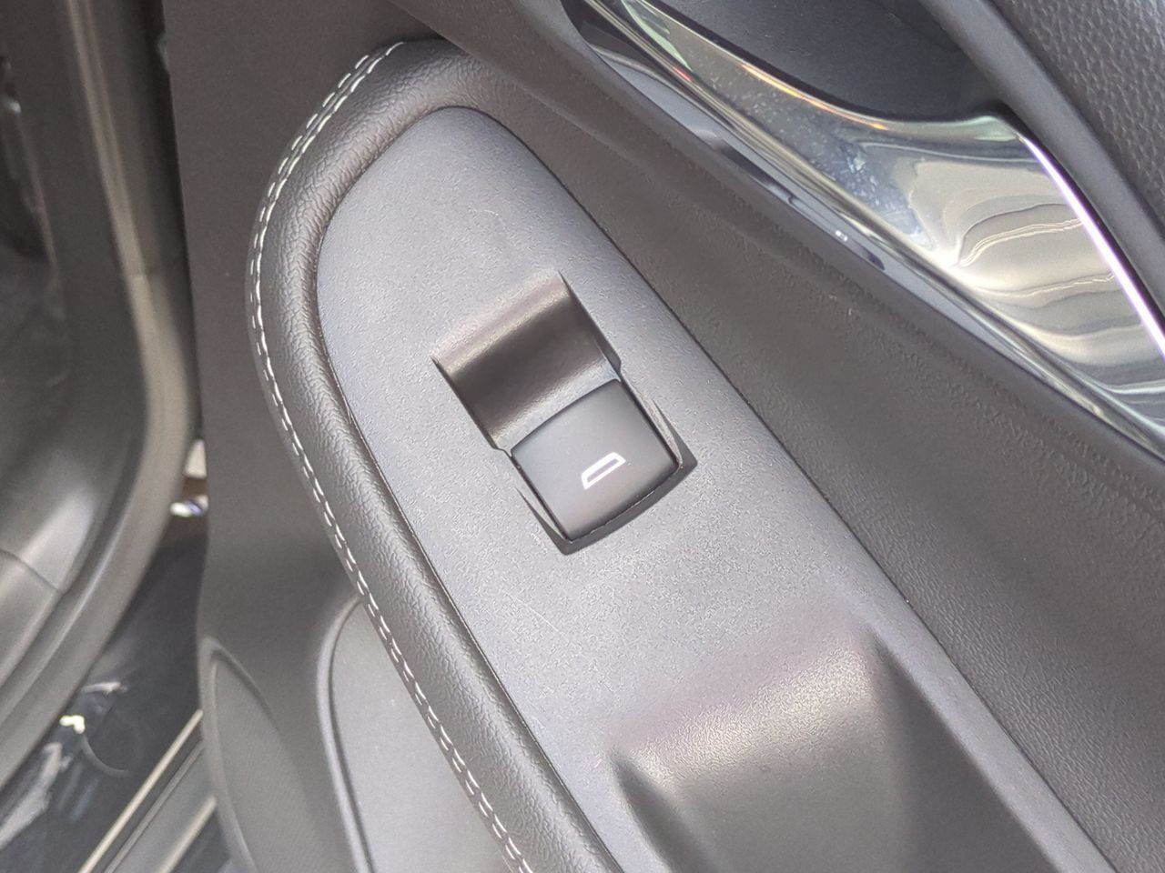 Used 2023 Buick Encore GX Select w/ Sport Touring Package FWD image 37