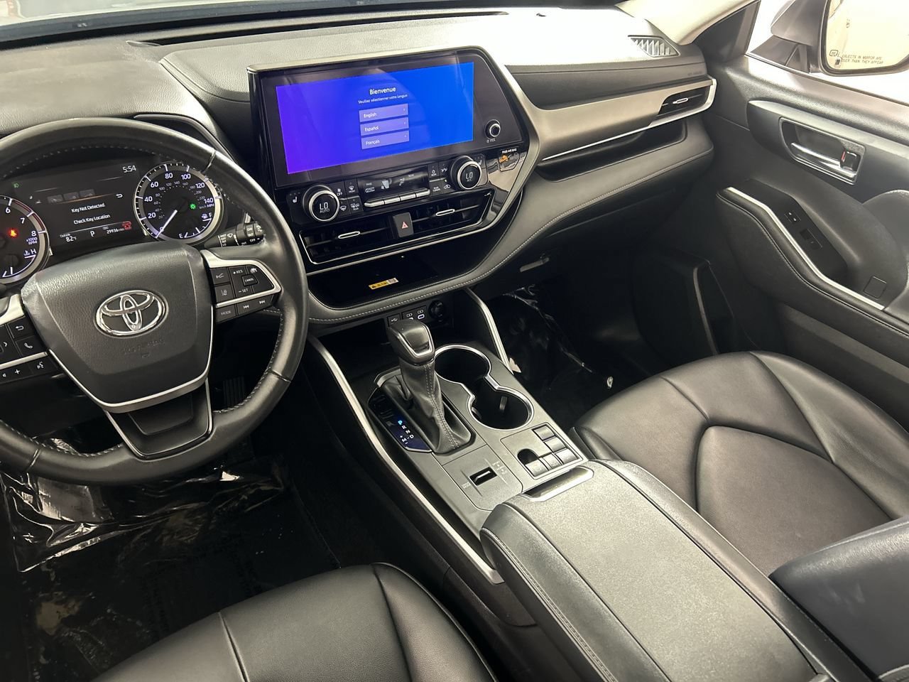 Used 2024 Toyota Highlander XLE FWD image 24
