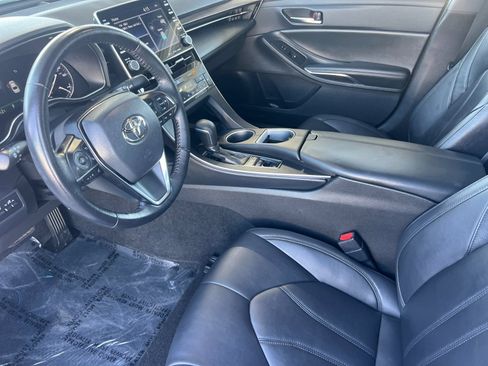 Used 2019 Toyota Avalon XLE w/ Moonroof Package FWD image 9